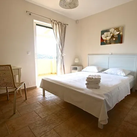 View Áyios Nikítas