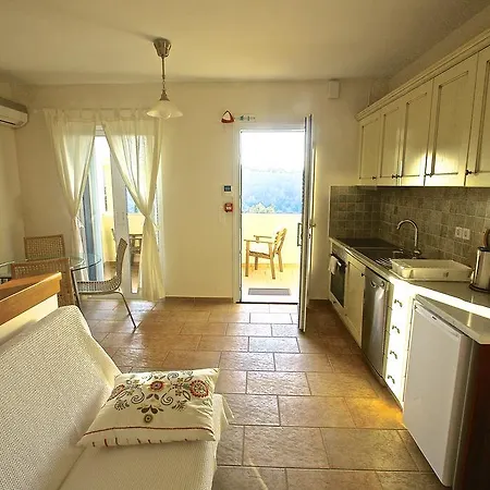 View Áyios Nikítas